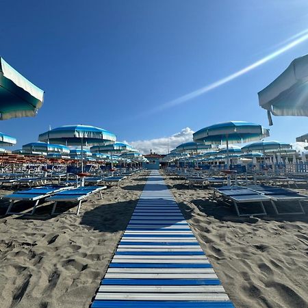 Hotel Bagno Stella Del Mare Marina Di Carrara Exteriör bild