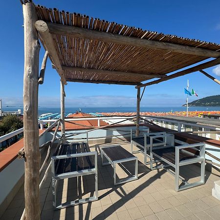 Hotel Bagno Stella Del Mare Marina Di Carrara Exteriör bild