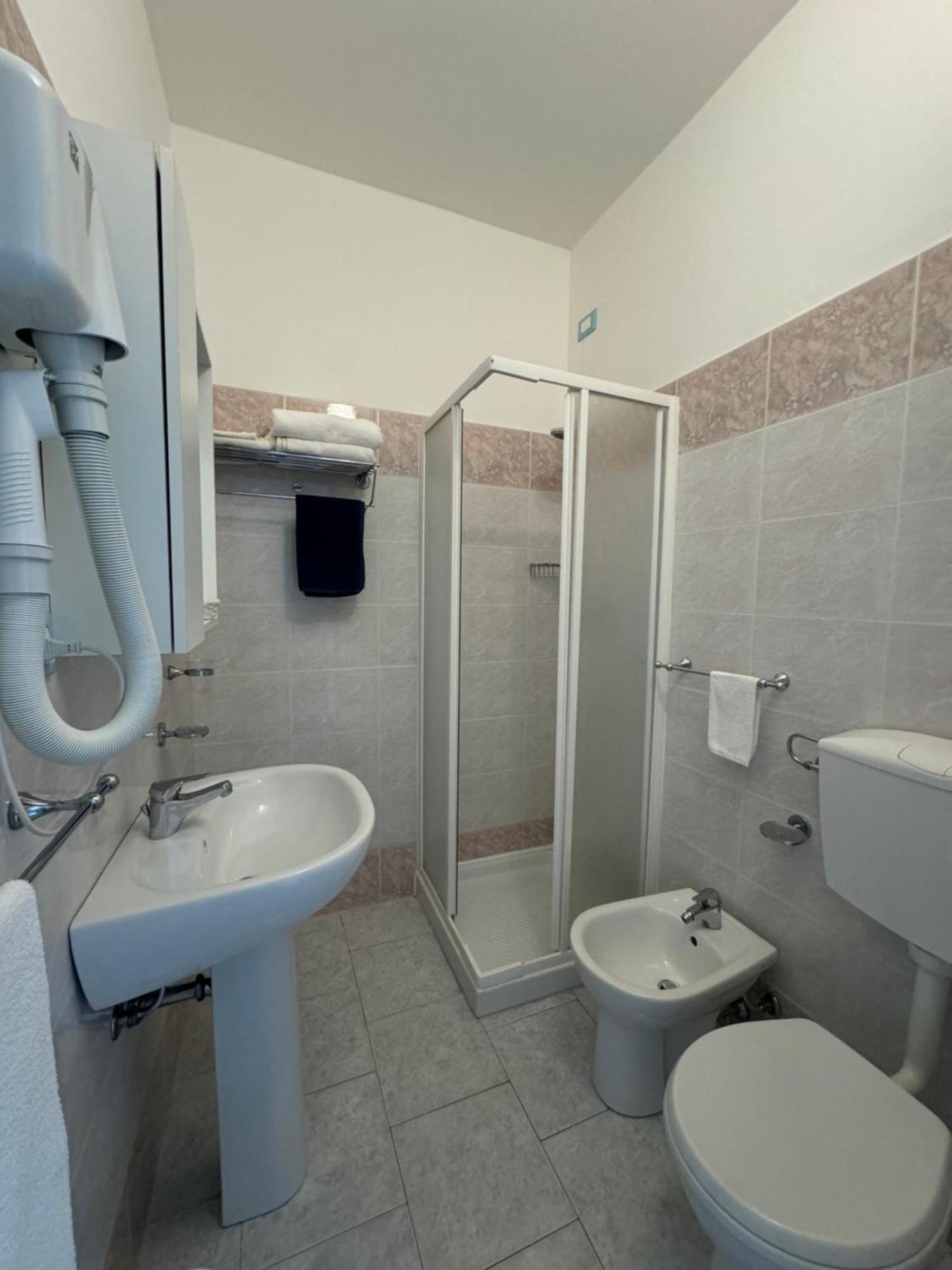Hotel Bagno Stella Del Mare Marina Di Carrara Exteriör bild