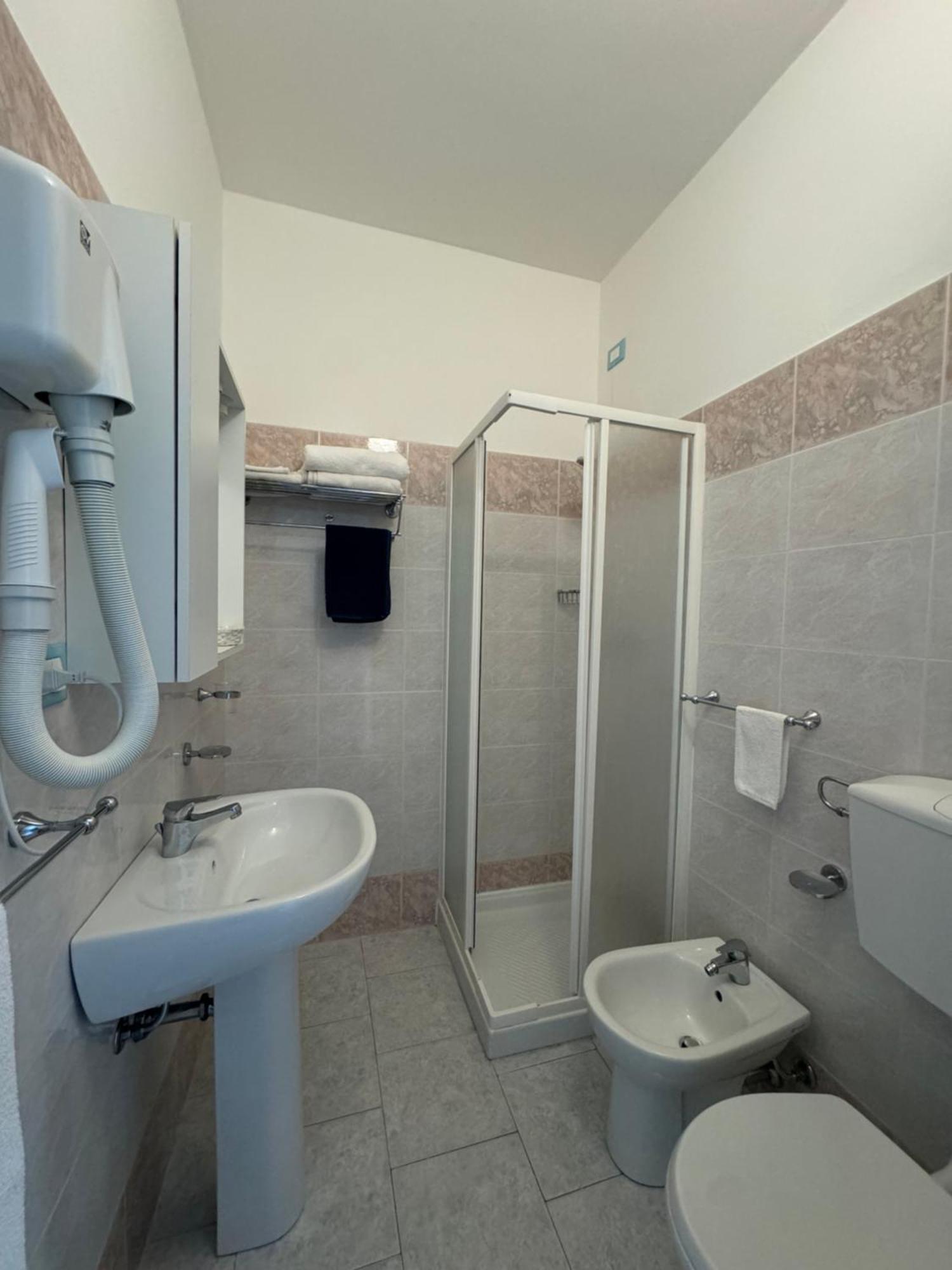 Hotel Bagno Stella Del Mare Marina Di Carrara Exteriör bild