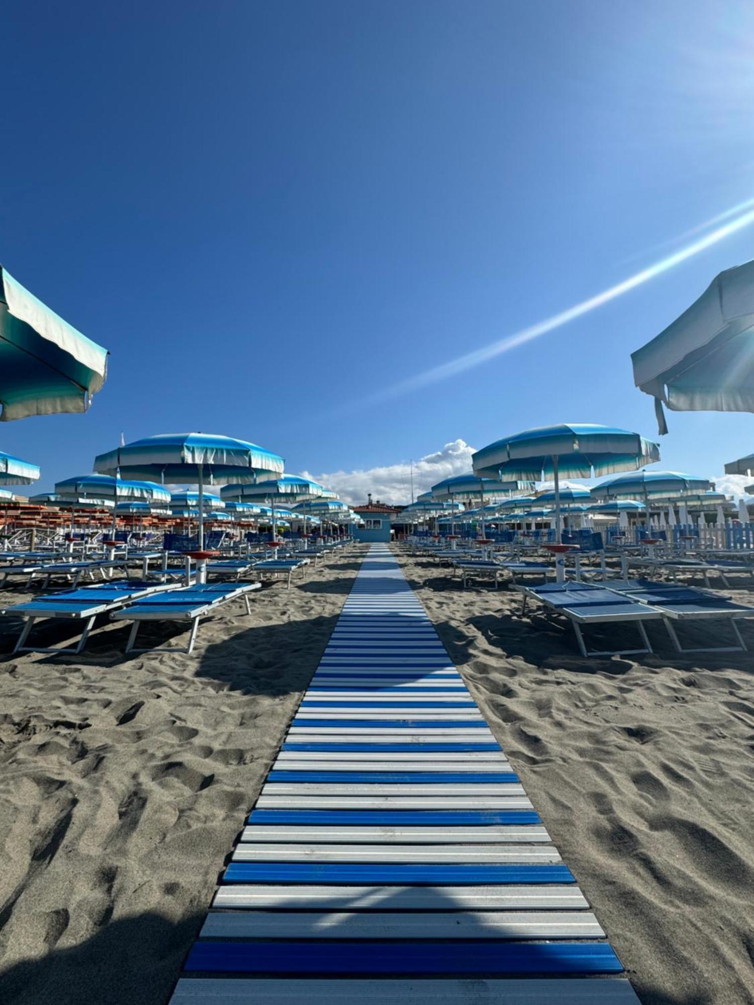 Hotel Bagno Stella Del Mare Marina Di Carrara Exteriör bild